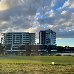 **** Aparthotel Signature Waterfront Australia